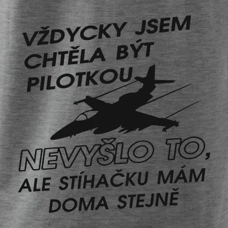 Chtěla jsem být pilotkou stíhačku mám doma