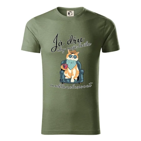 Já dřu, aby moje kočka mohla relaxovat