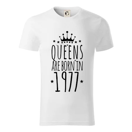 Queens are born in 1977