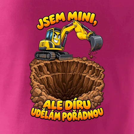 Mini bagr udělá pořádnou díru