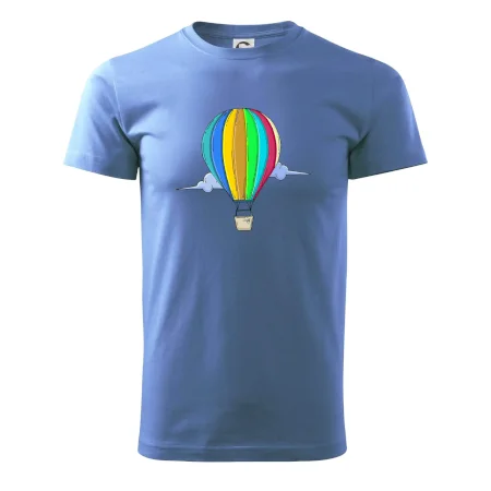 Horkovzdušný balon v oblacích