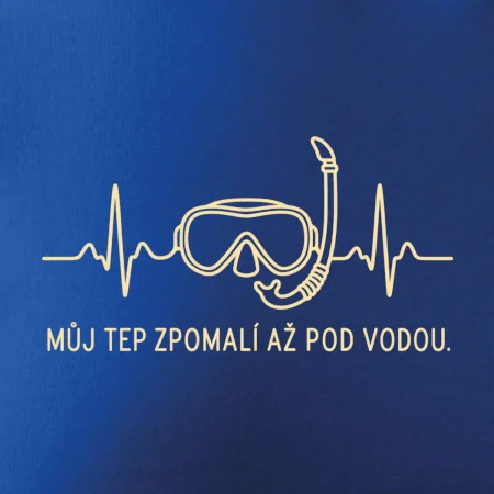 Můj tep zpomalí až pod vodou křivka EKG s maskou a šnorchlem