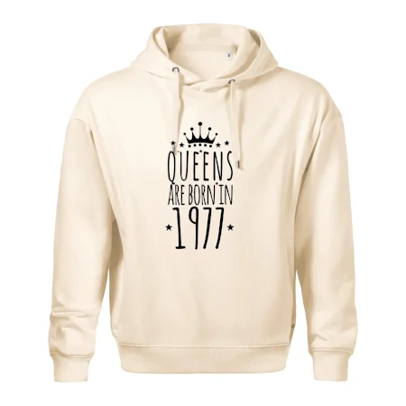 Queens are born in 1977