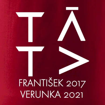 Táta v geometrickém fontu se jmény
