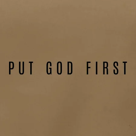 Put God first slabý nápis