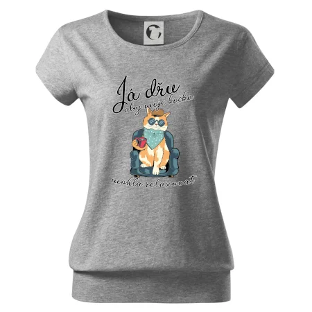 Já dřu, aby moje kočka mohla relaxovat