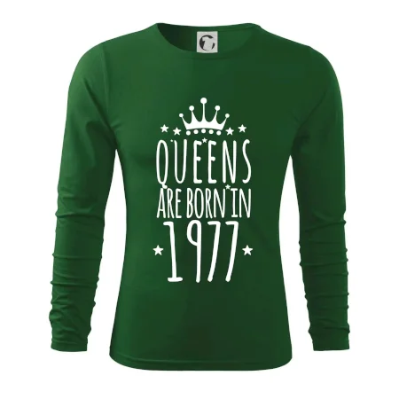 Queens are born in 1977