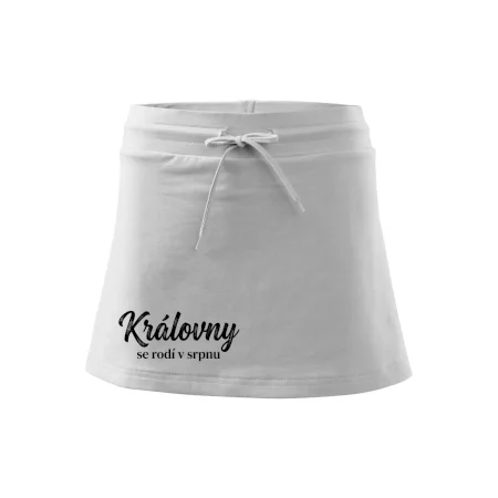 Černobílý nápis  Královny se rodí v srpnu