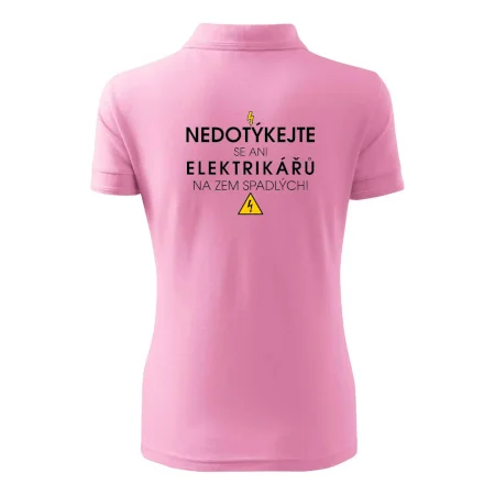Nedotýkejte se ani elektrikářů na zem spadlých