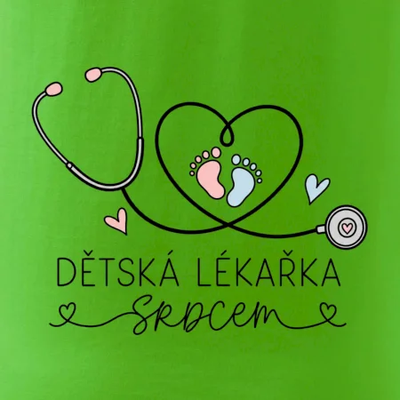 Dětská lékařka srdcem - stetoskop a dětské stopy