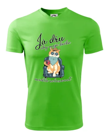Já dřu, aby moje kočka mohla relaxovat
