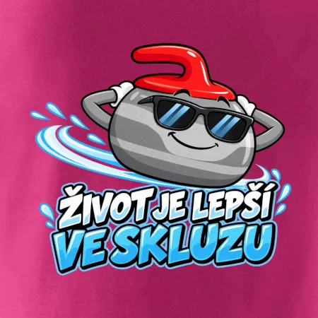 Stylový curlingový kámen ve skluzu