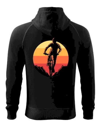 MTB cyklista a západ slunce