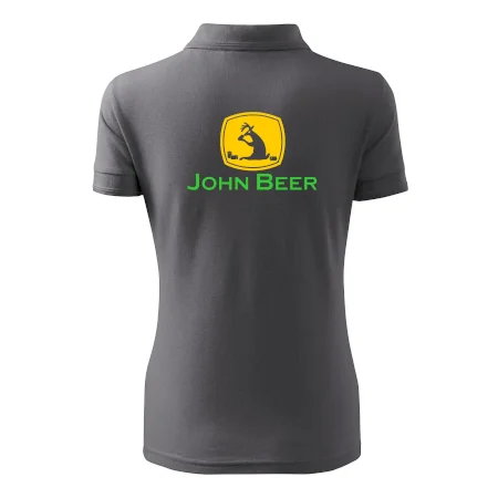 John Beer jelen s pivem
