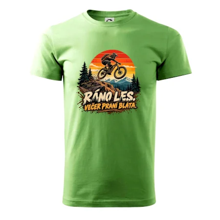 Ráno les večer praní bláta na kole