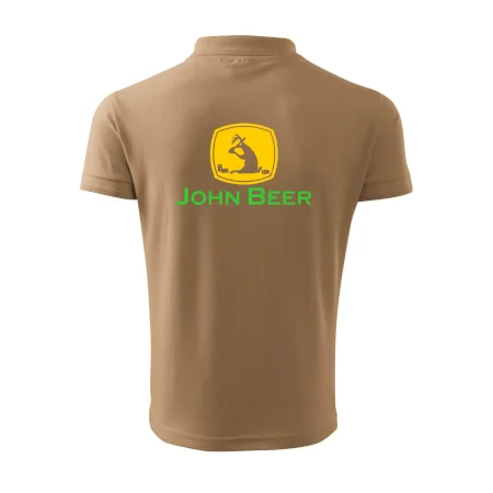 John Beer jelen s pivem