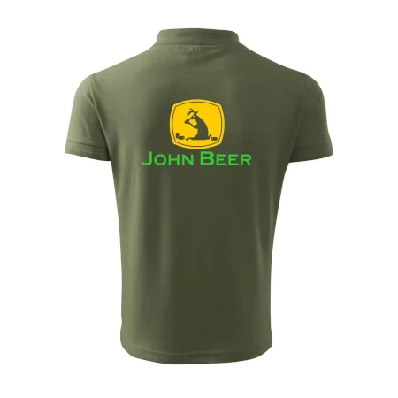 John Beer jelen s pivem