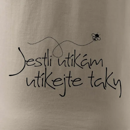 Jestli utíkám, tak utíkejte taky - včelař