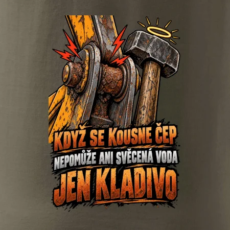 Zaseknutý čep bagru vyřeší kladivo