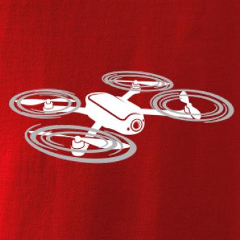 Dron letící