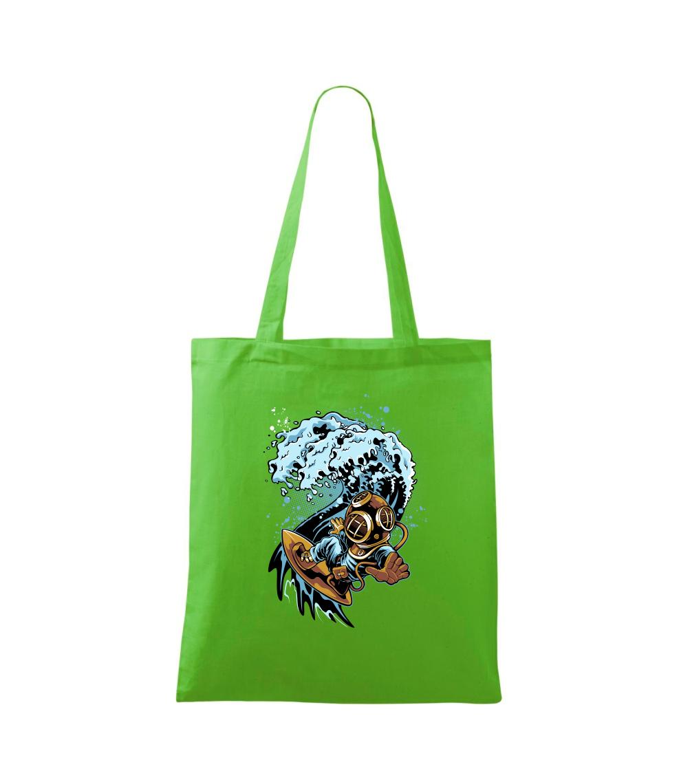 Surfující potápěč