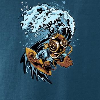 Surfující potápěč