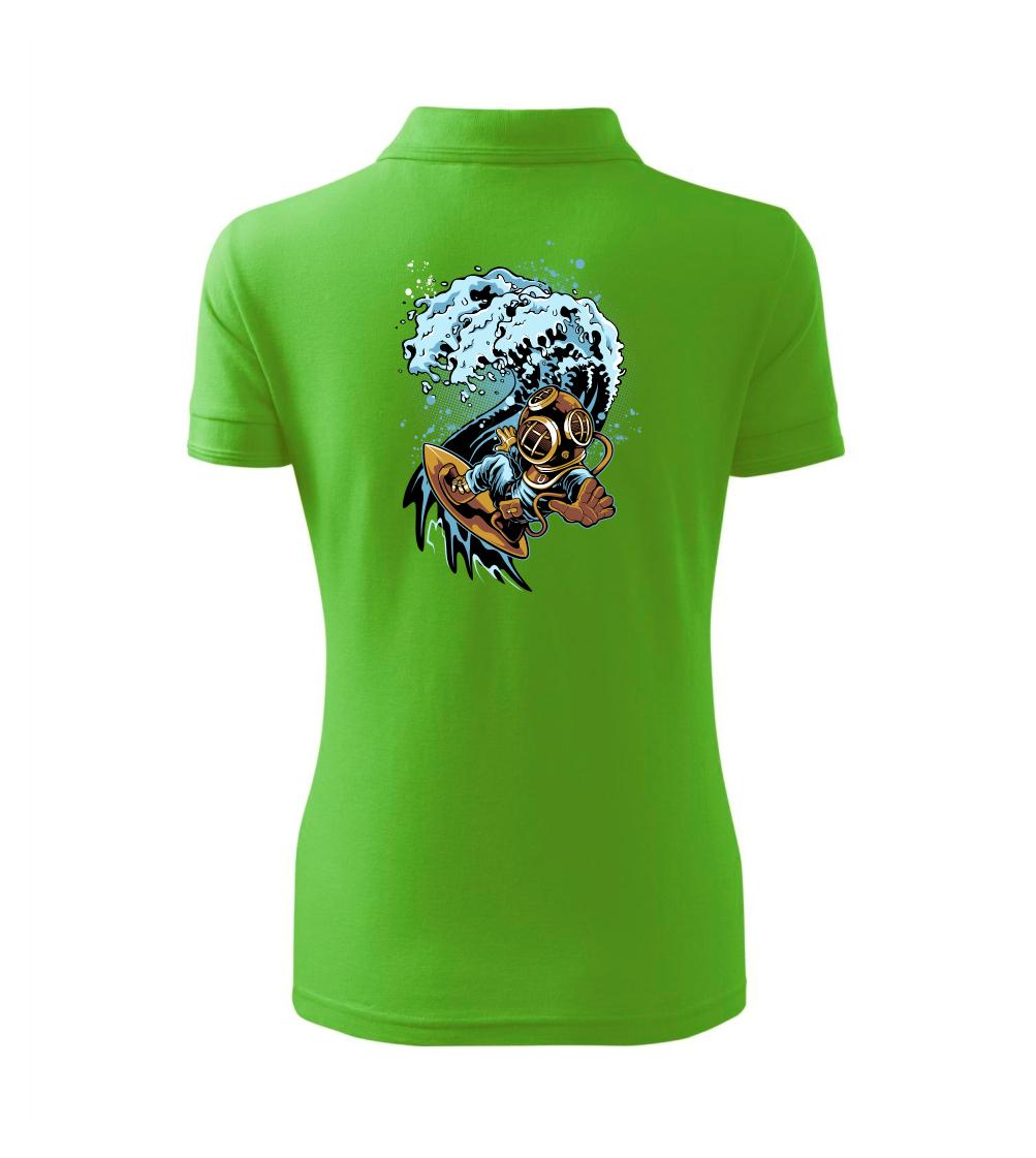 Surfující potápěč