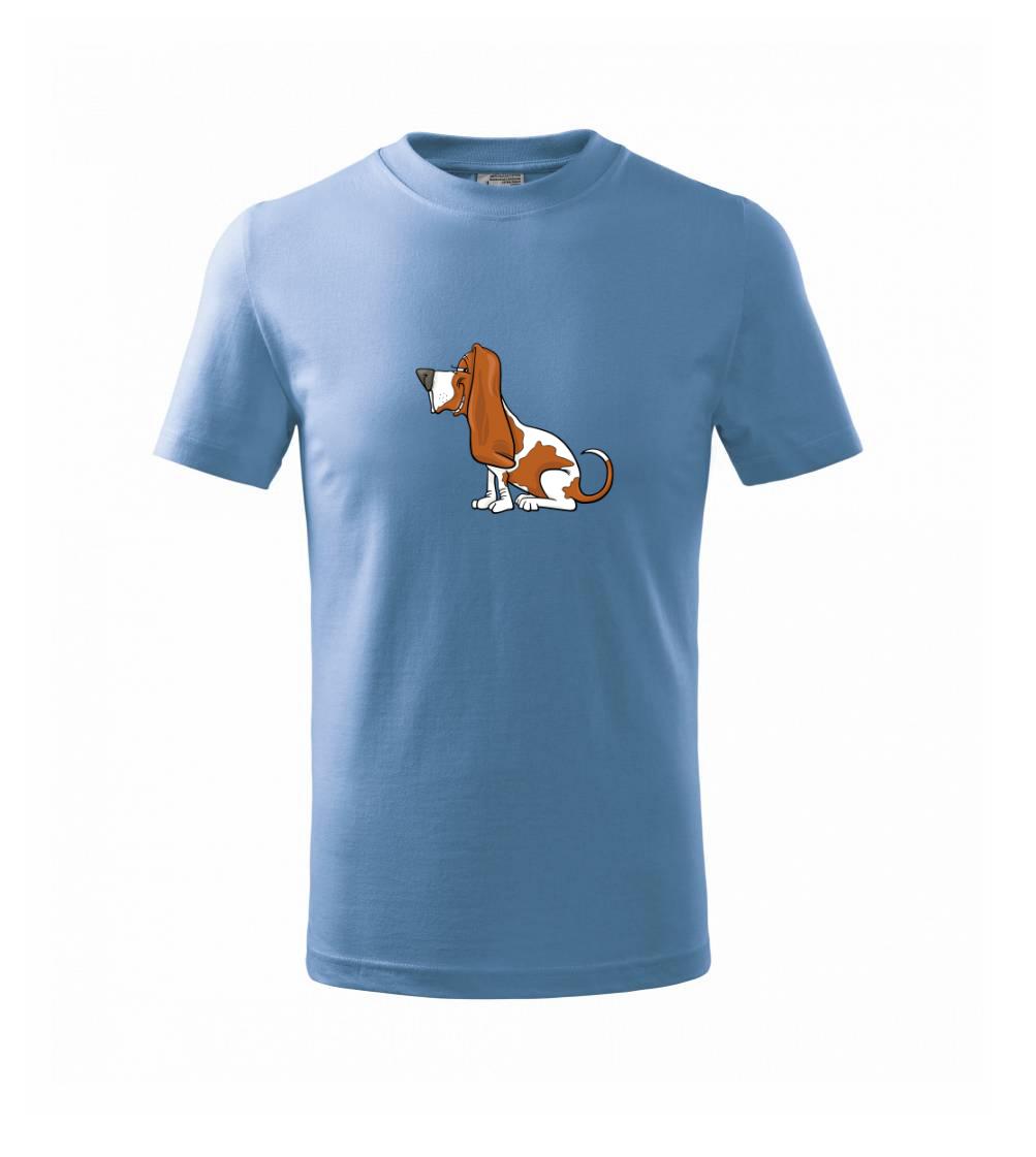 Baset s kulišáckým pohledem