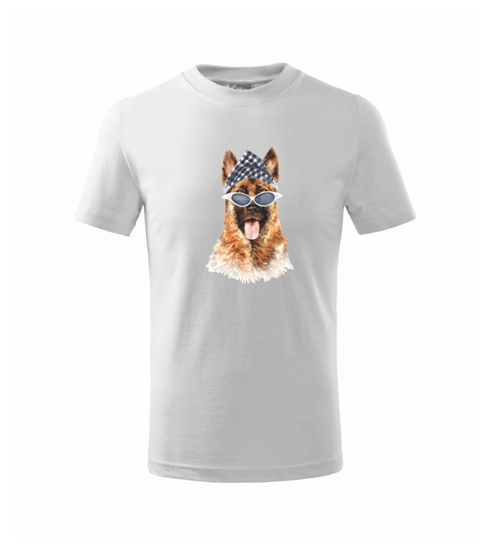 German shepherd se šátkem