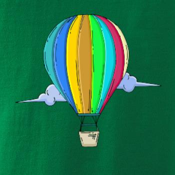 Horkovzdušný balon v oblacích