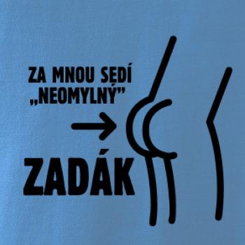 Za mnou sedí zadák