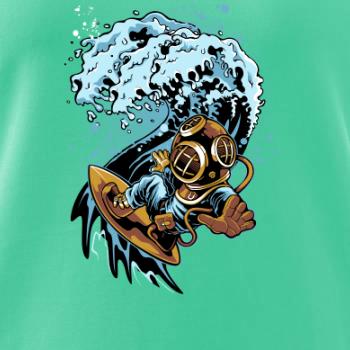 Surfující potápěč