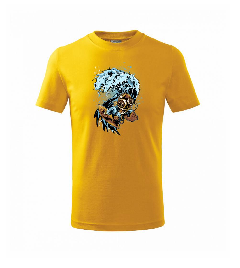 Surfující potápěč