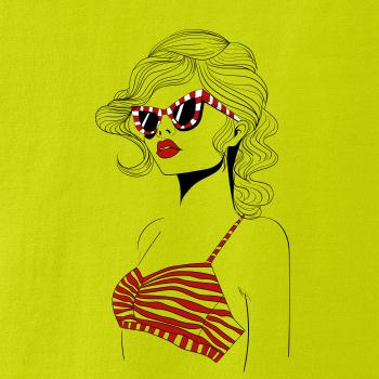 Dívka s červenými plavkami