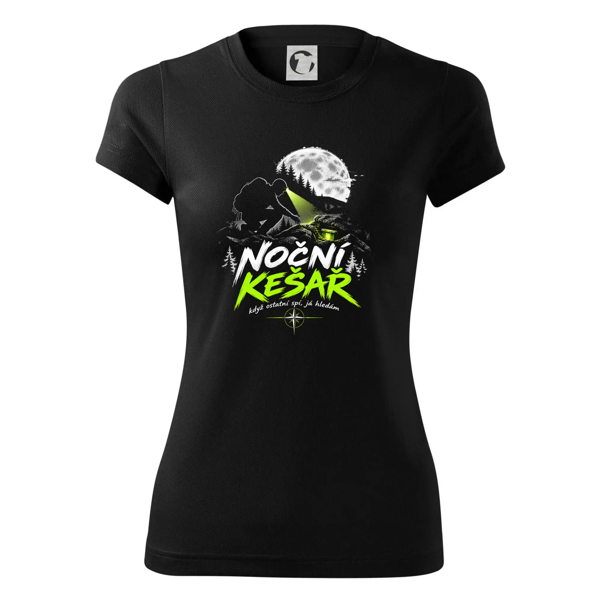 Noční kešař hledání za úplňku