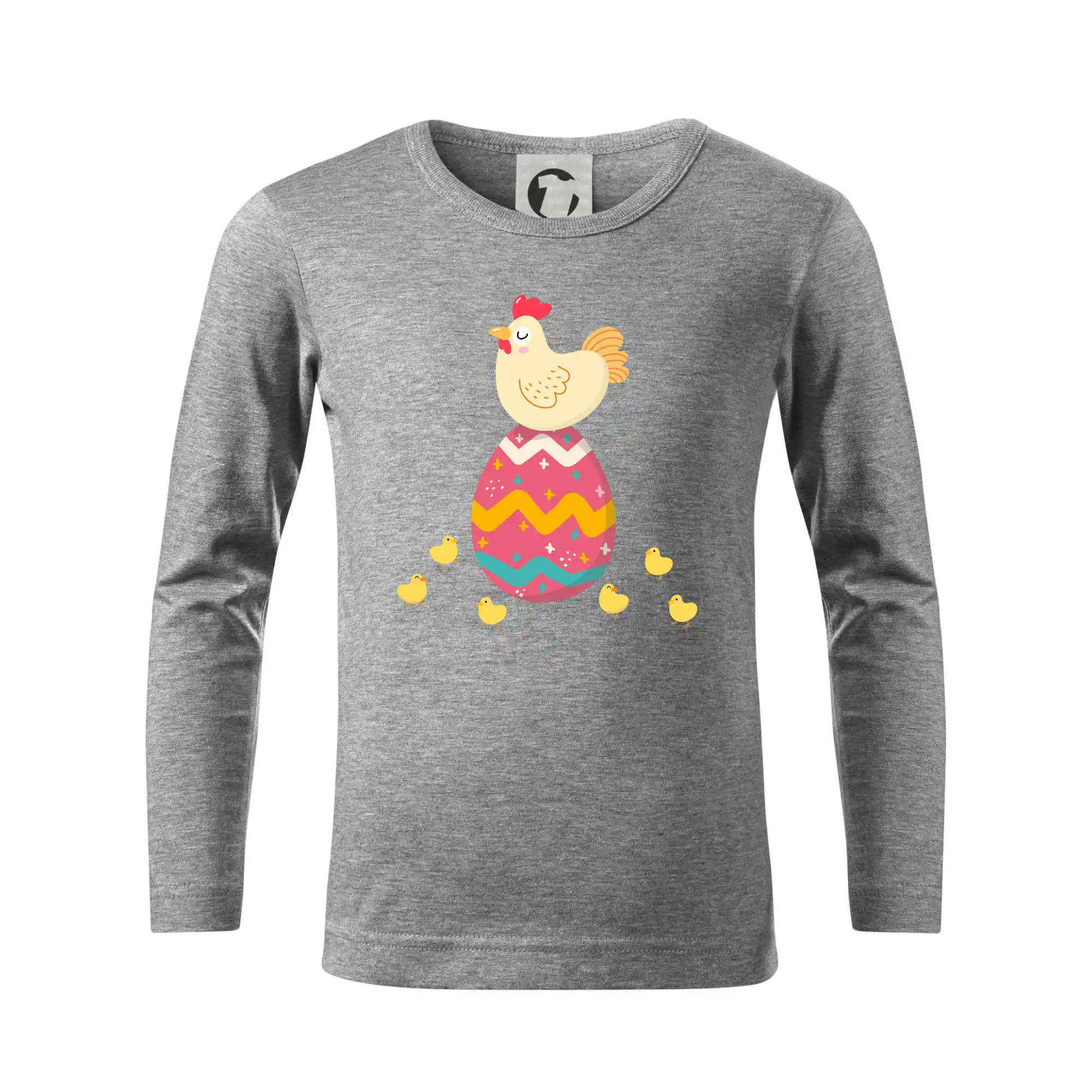 Slepice sedící na velikonočním vejci