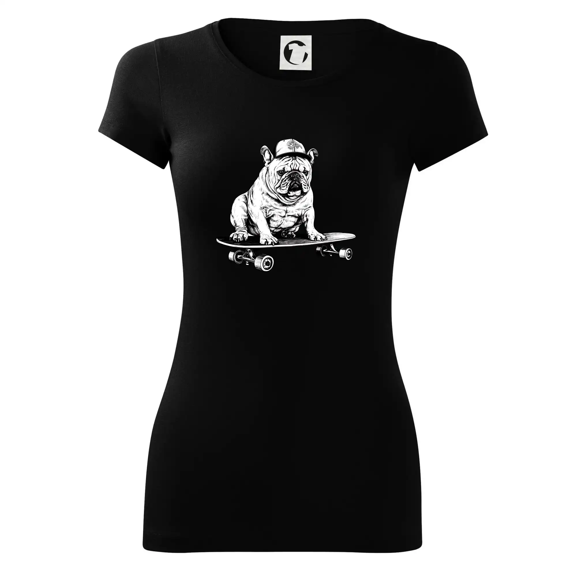 Černobílý buldok na skateboardu