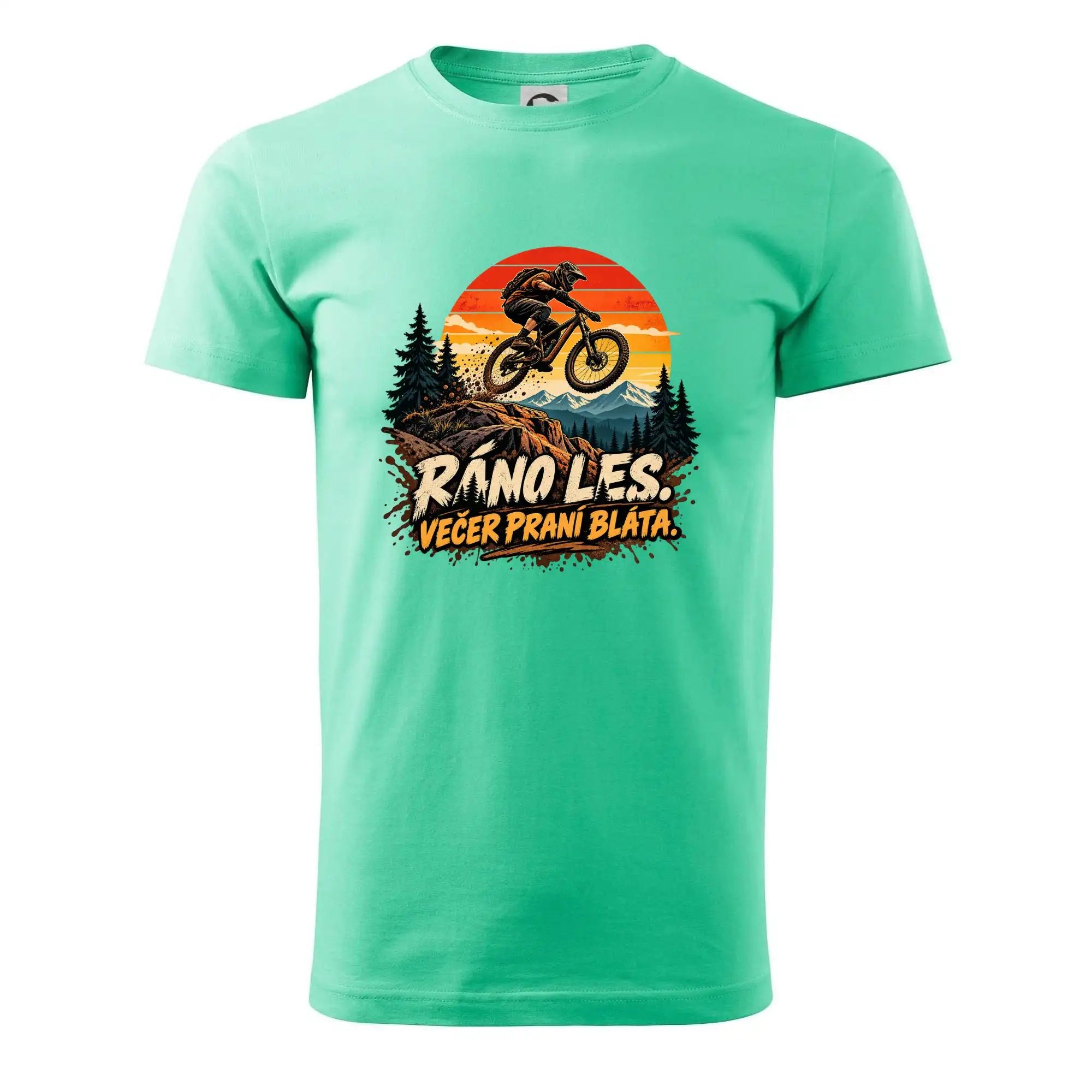 Ráno les večer praní bláta na kole