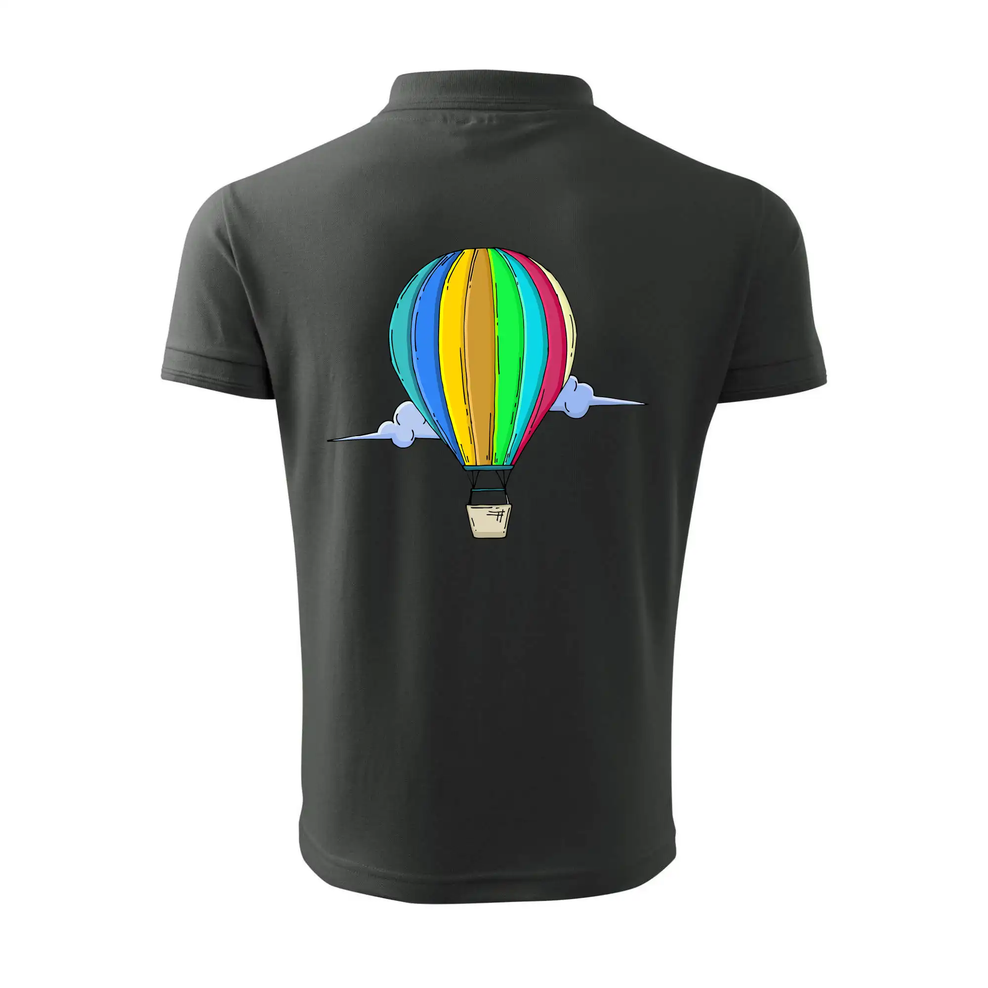 Horkovzdušný balon v oblacích