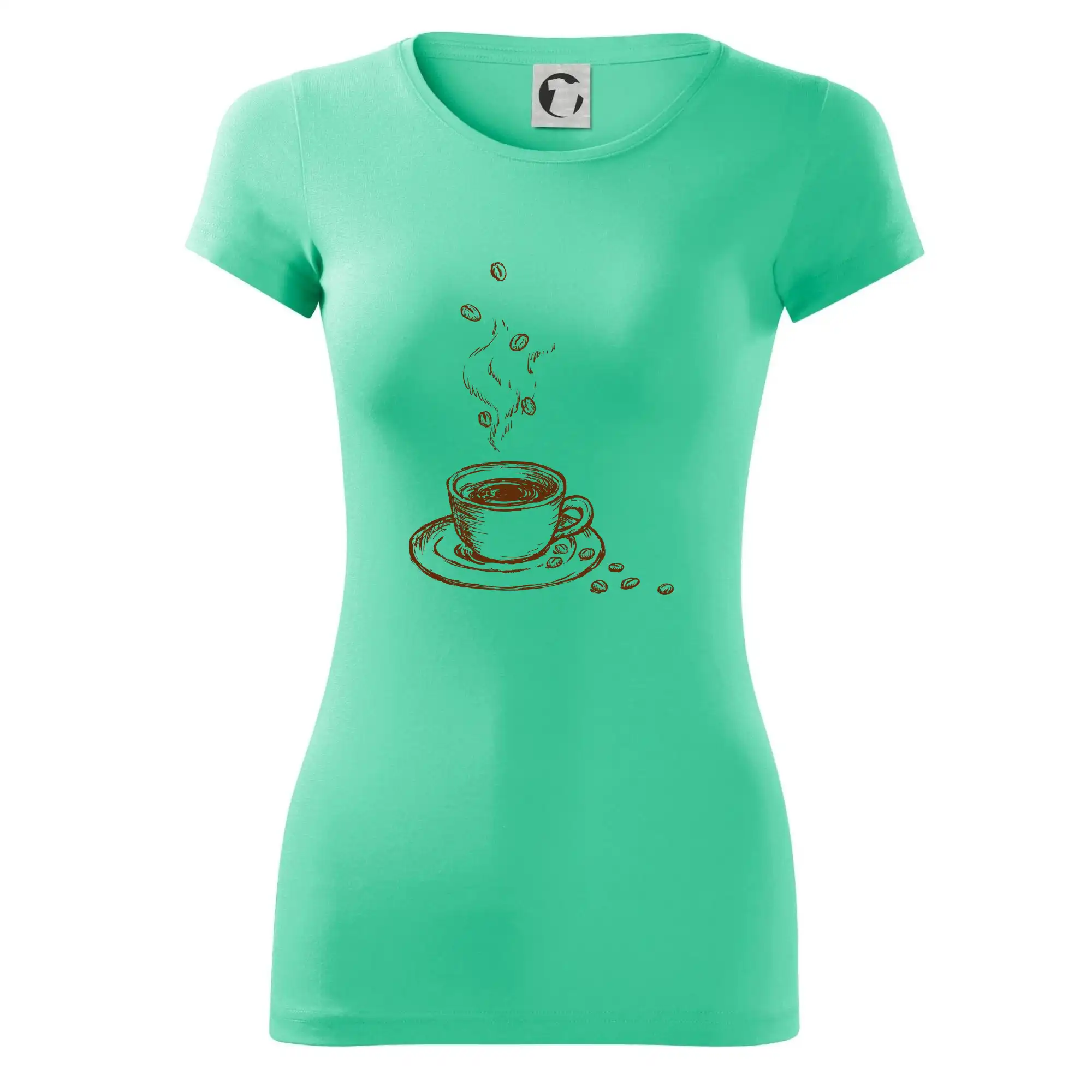 Hrnek plný čerstvé kávy