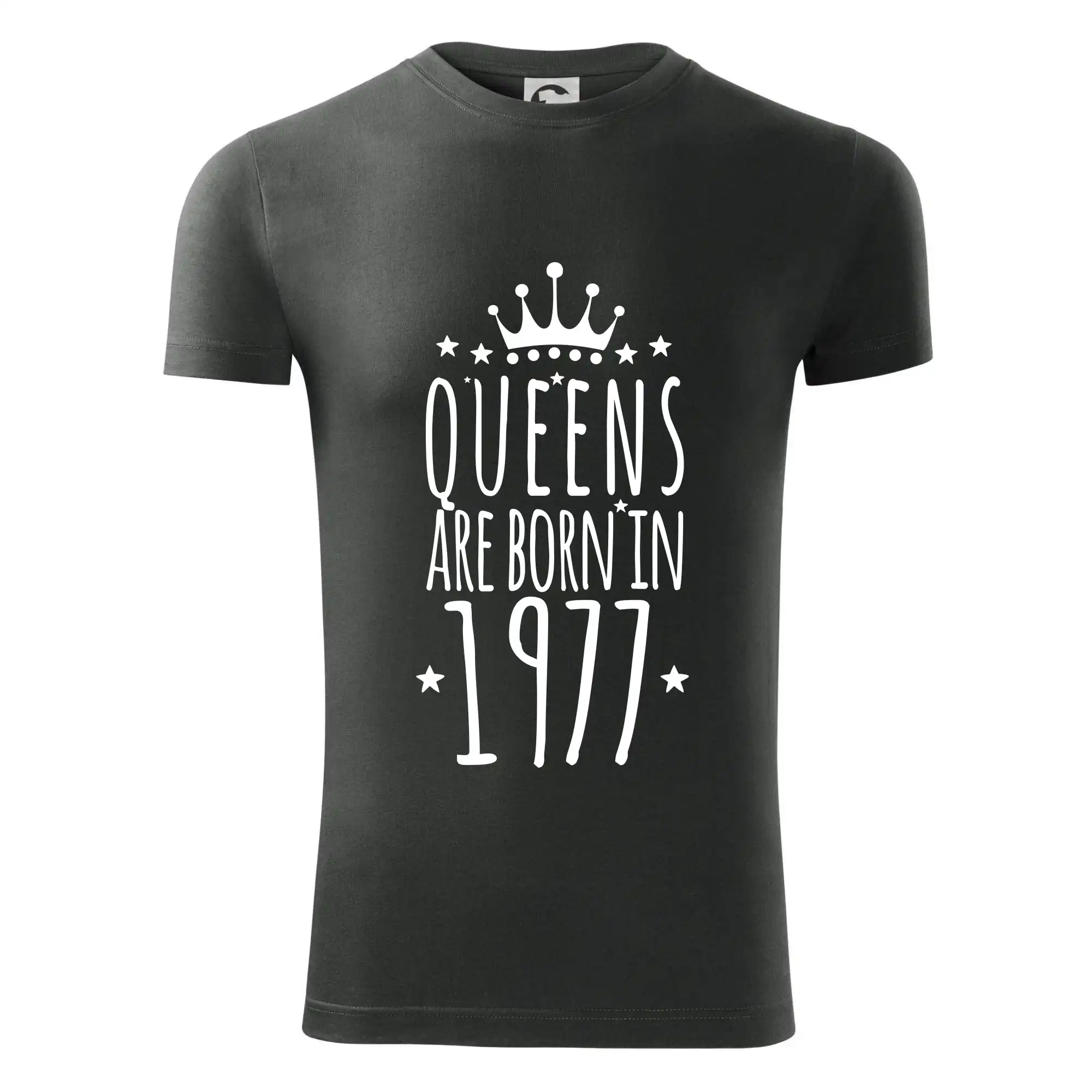 Queens are born in 1977