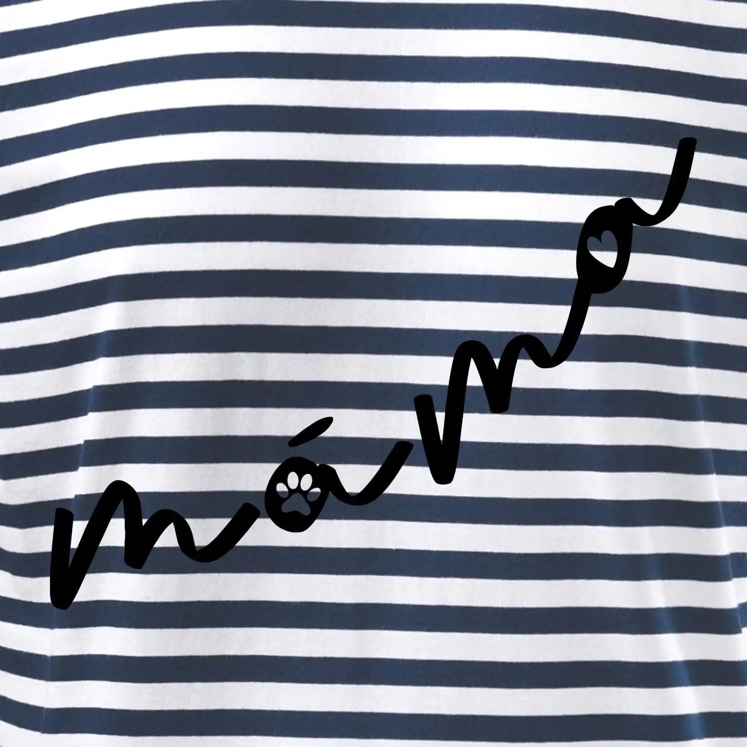 Psí máma se jmény na rukávu