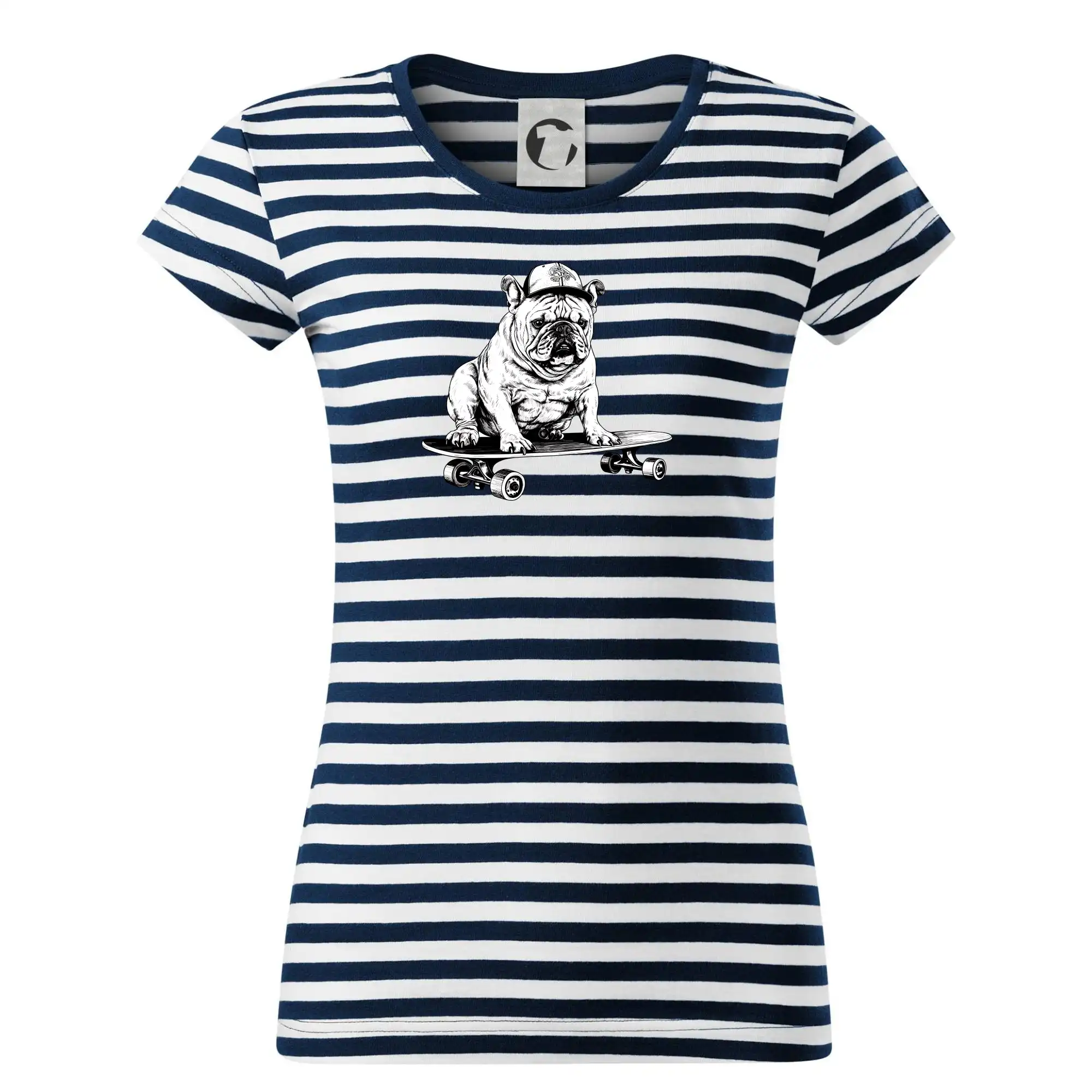 Černobílý buldok na skateboardu