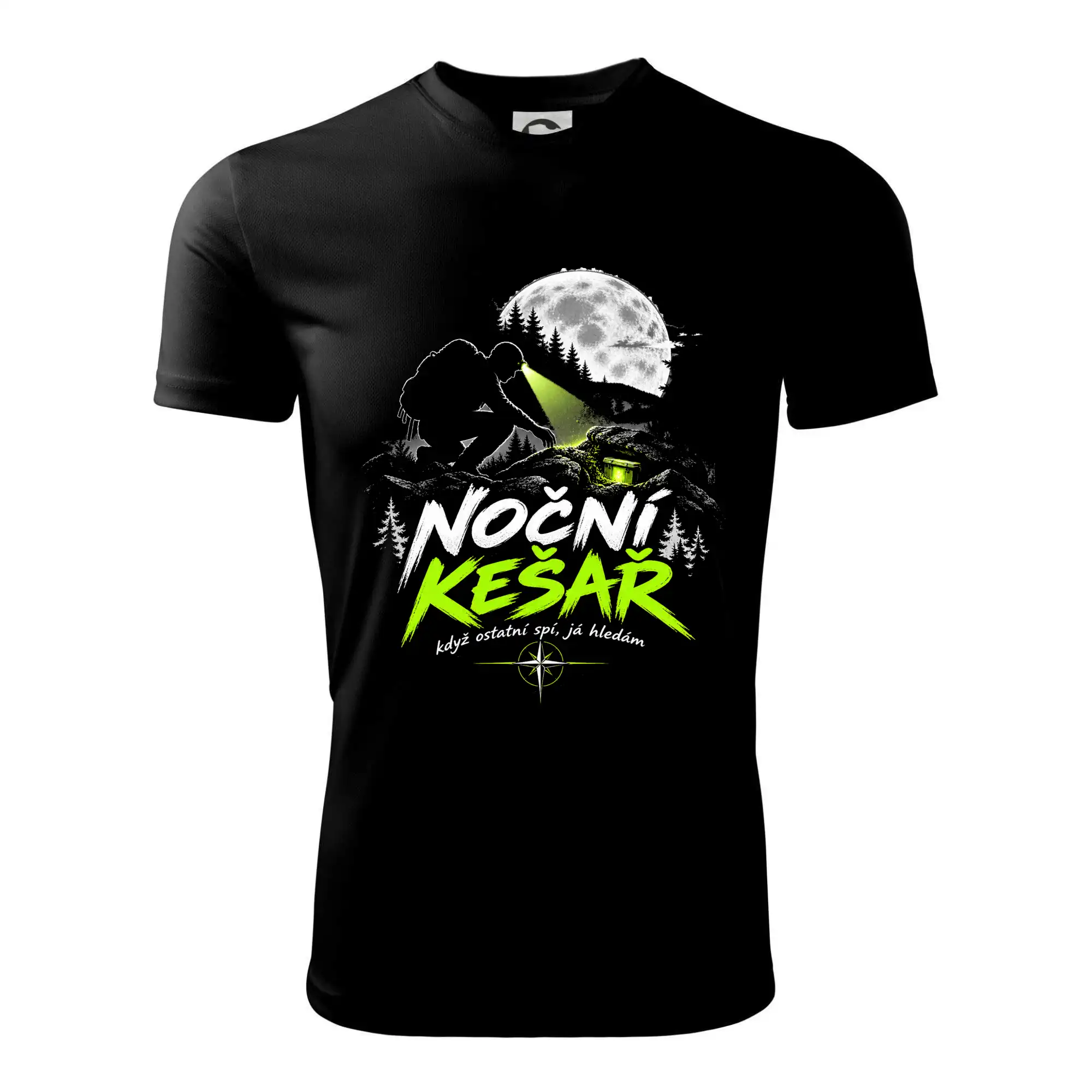 Noční kešař hledání za úplňku