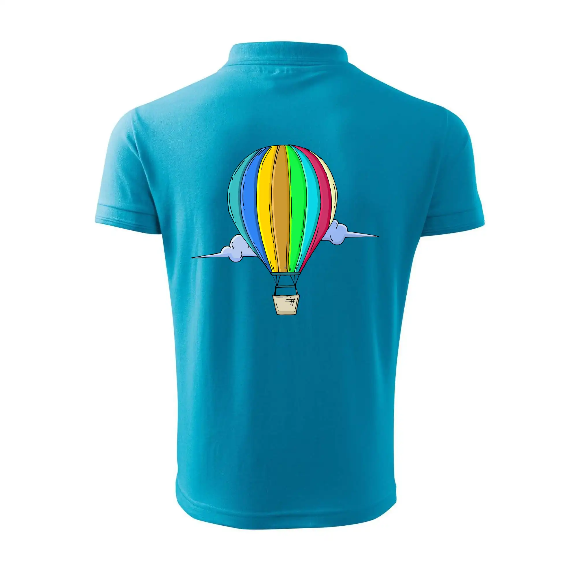 Horkovzdušný balon v oblacích
