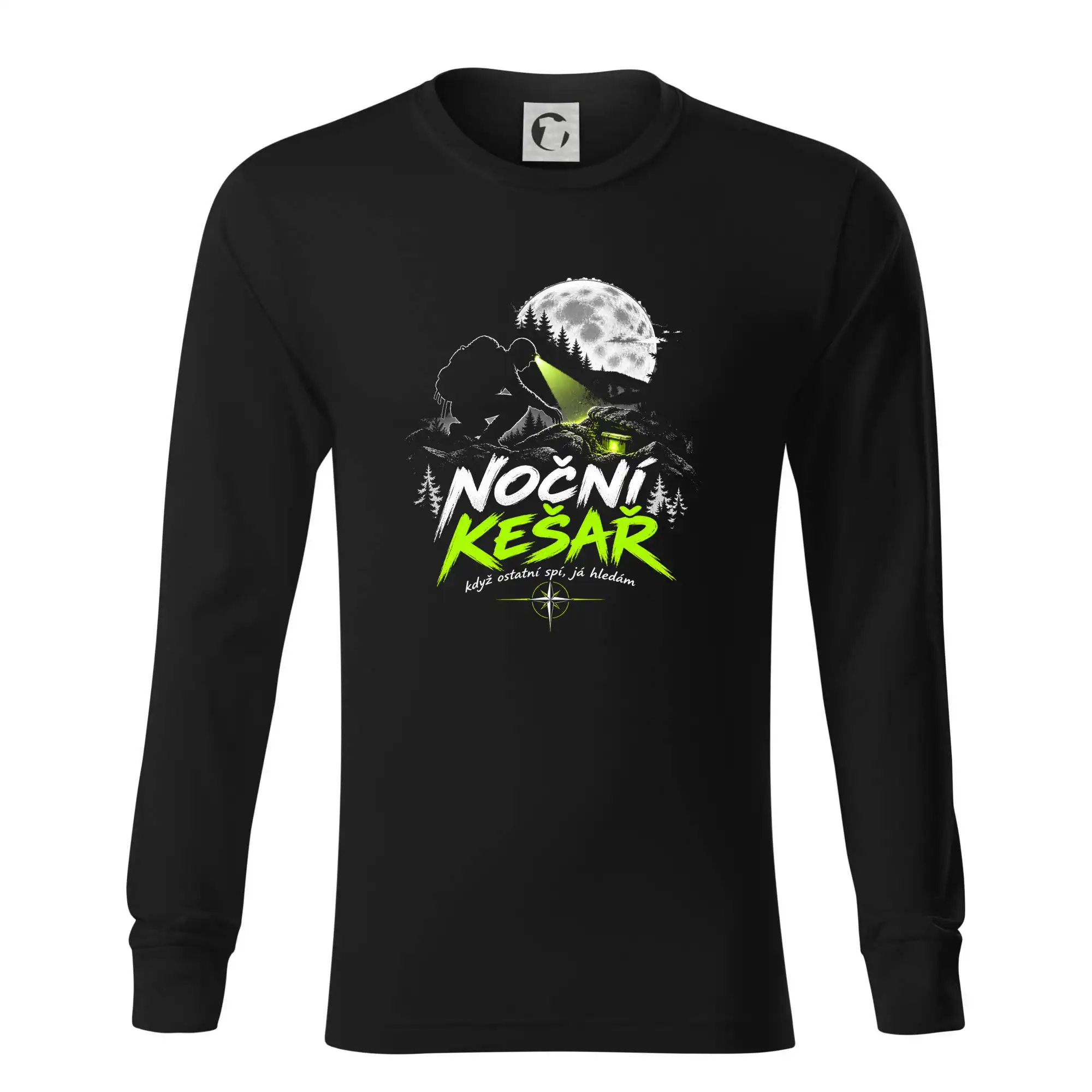 Noční kešař hledání za úplňku