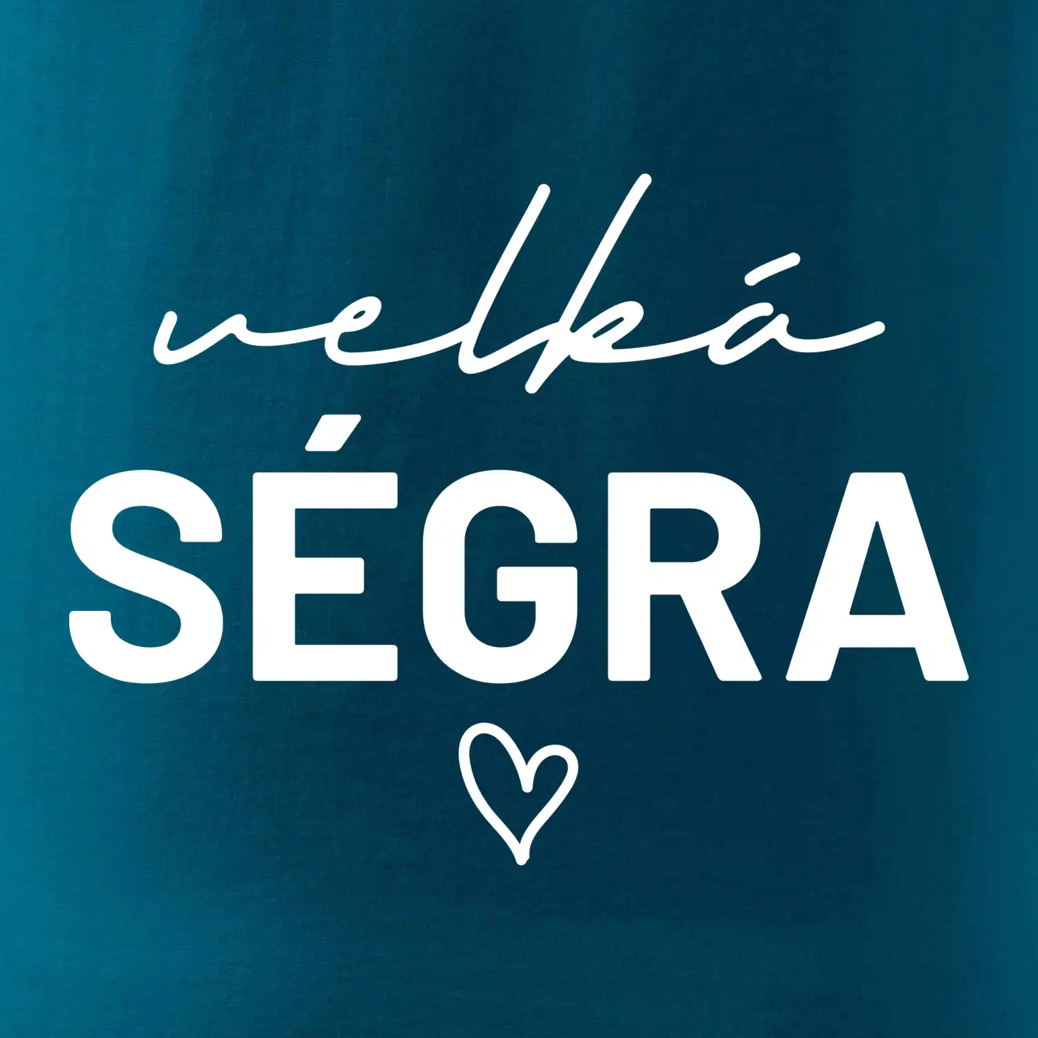 Velká ségra -  nápis na prsou