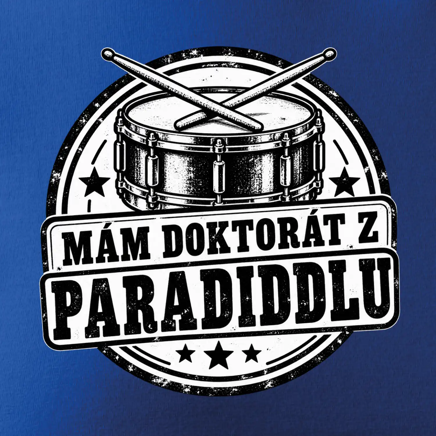 Mám doktorát z paradiddlu - černobílý bubenický odznak