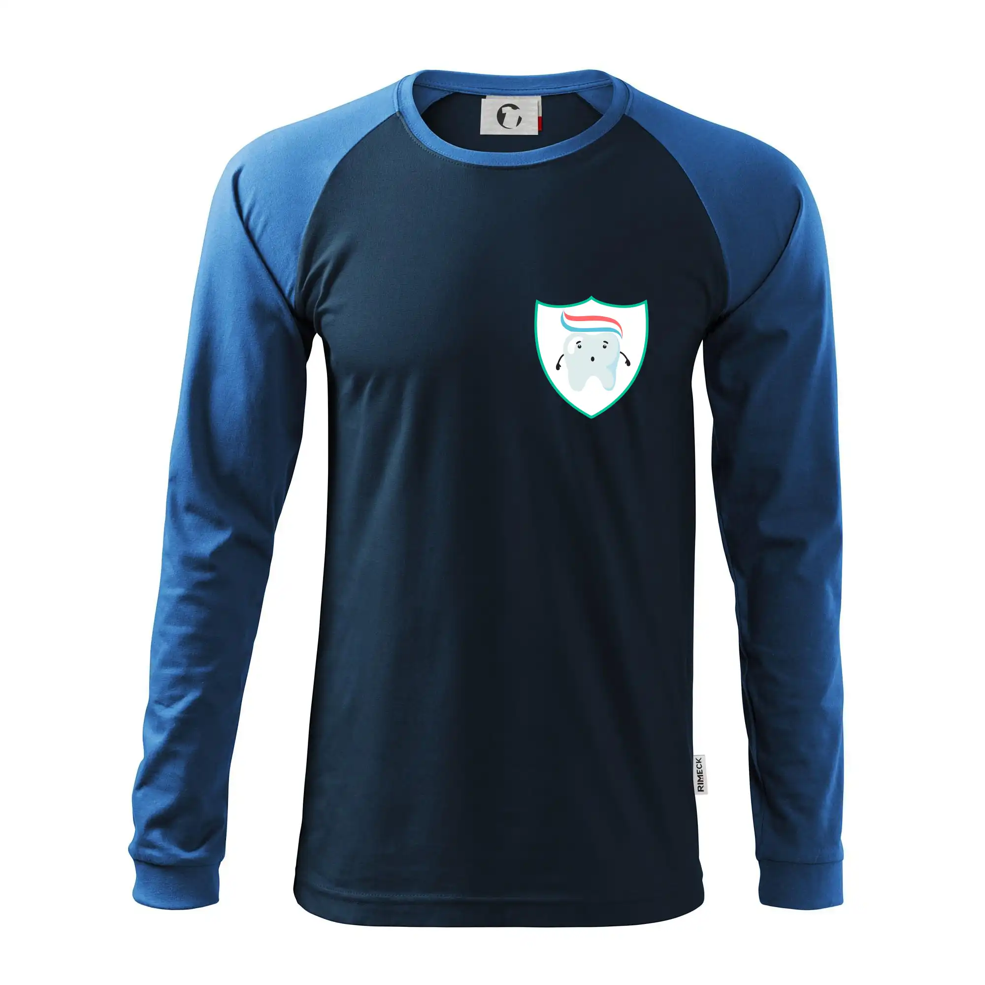 Zoubek na prsu - zubní pasta