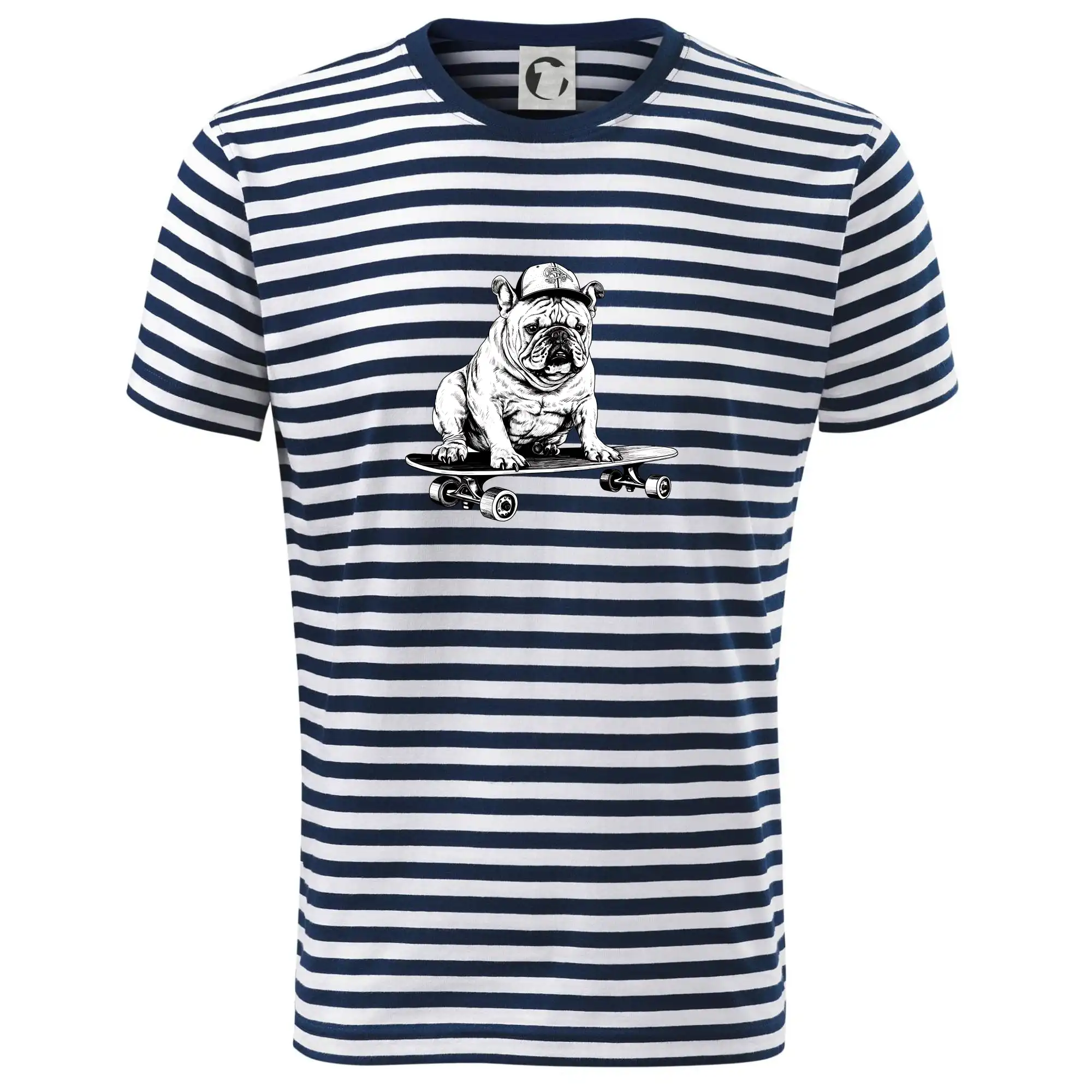 Černobílý buldok na skateboardu